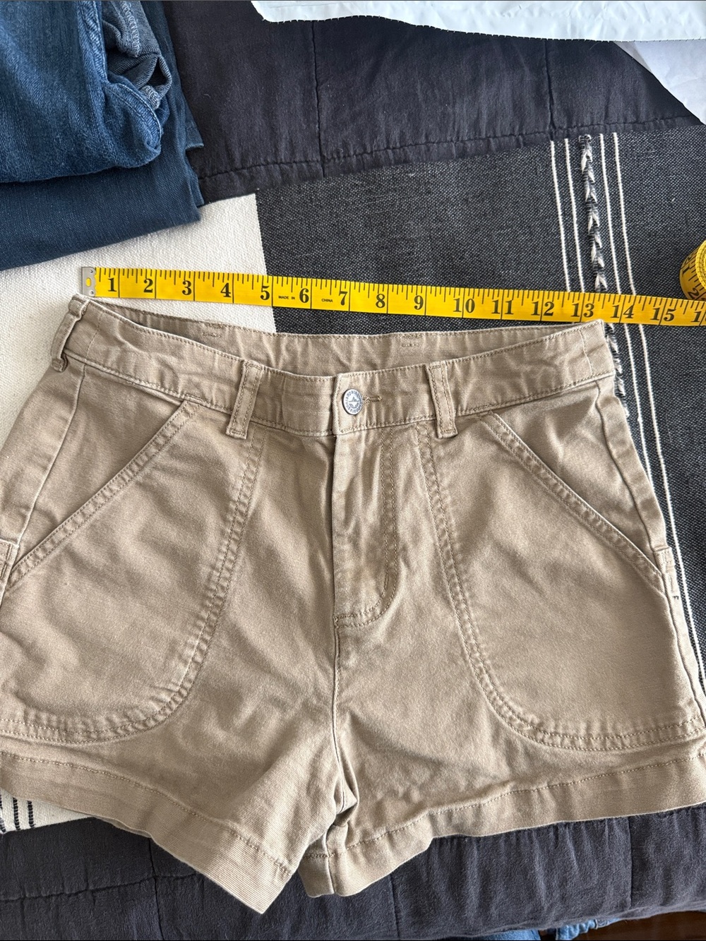 Patagonia Women’s Stand Up shorts 3” - Tan - Picture 12 of 15